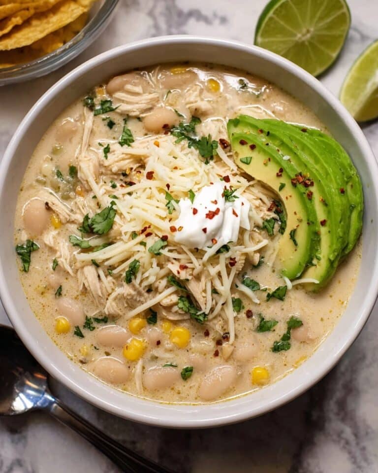 Slow Cooker White Chicken Chili – Creamy Comfort in a Bowl Recipe